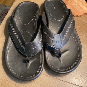 JBU black leather flip flops size 12